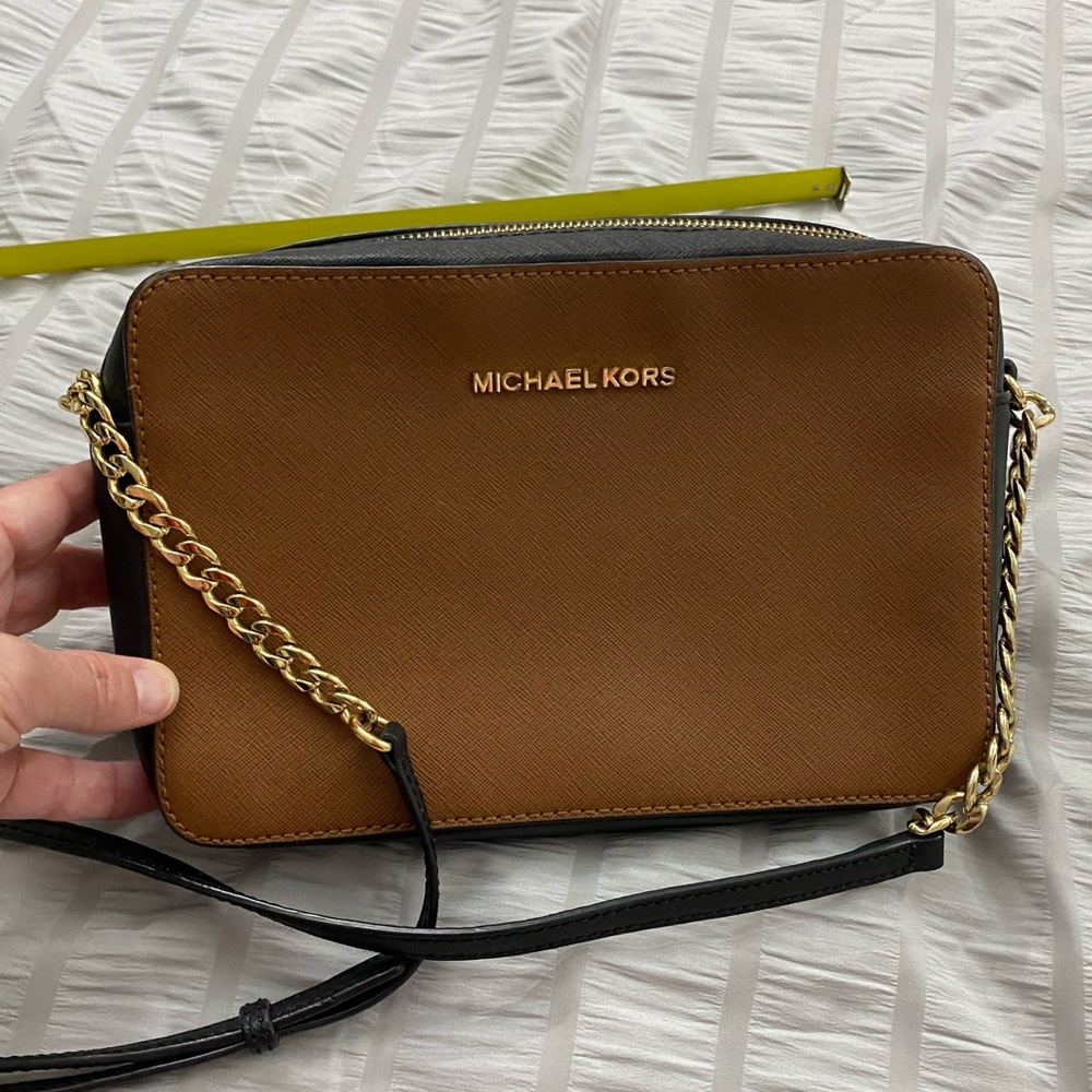 Michael Kors Crossbody - Black & Tan Two-Tone Leather w/Gold Hardware & Chain